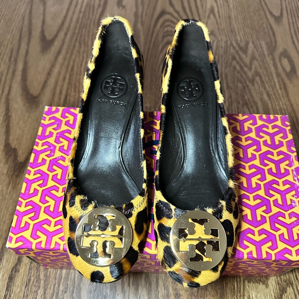 Tory Burch leopard print amy pump